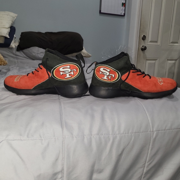 San Fransisco 49ers Red and Green High-Top Sneakers - Picture 9 of 16